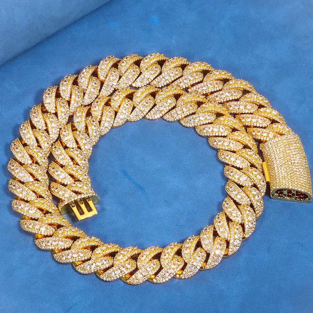 Clear artificial diamonds chain