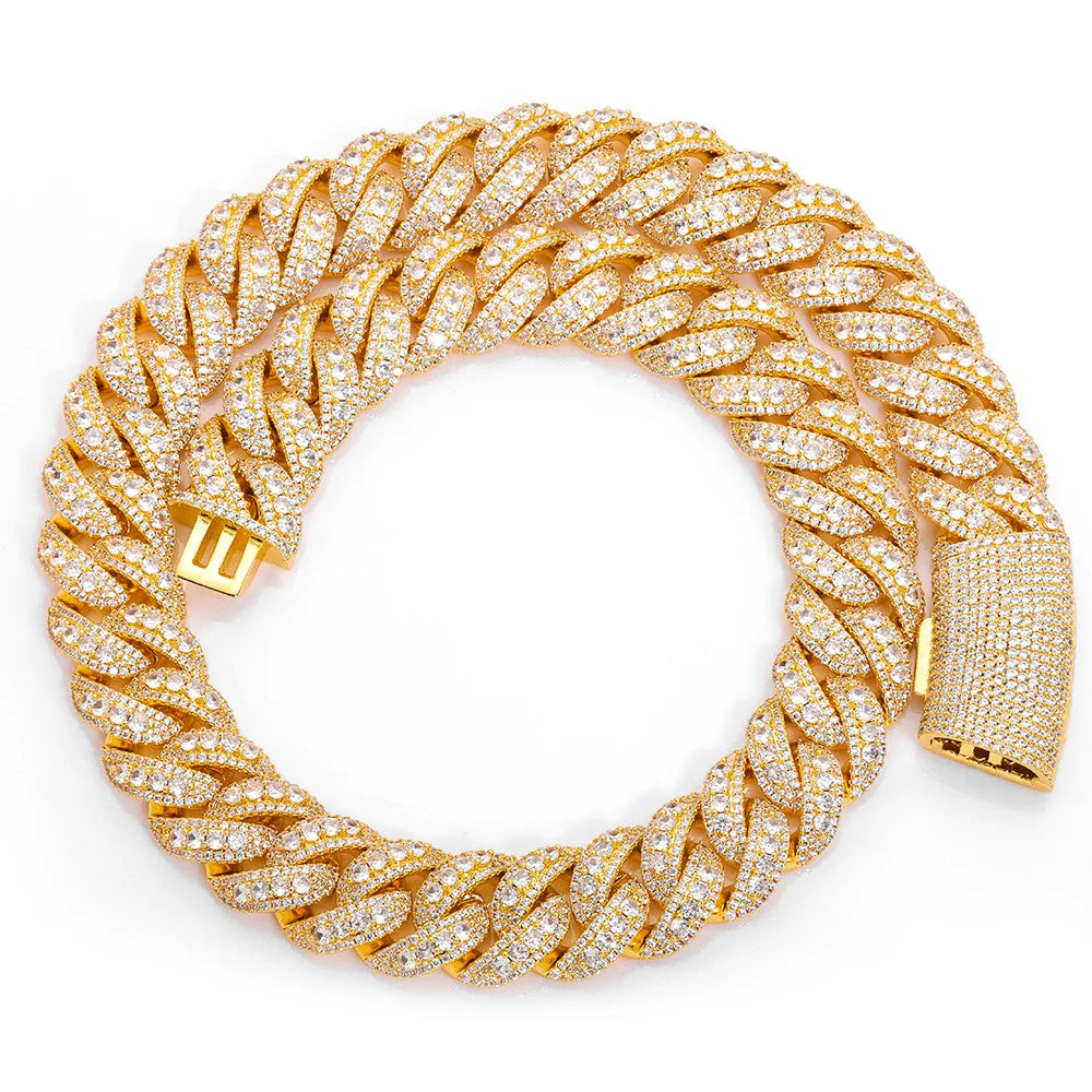 Clear artificial diamonds chain