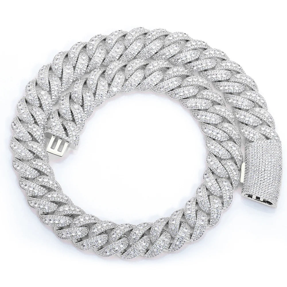 Clear artificial diamonds chain