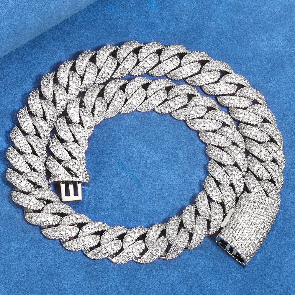 Clear artificial diamonds chain