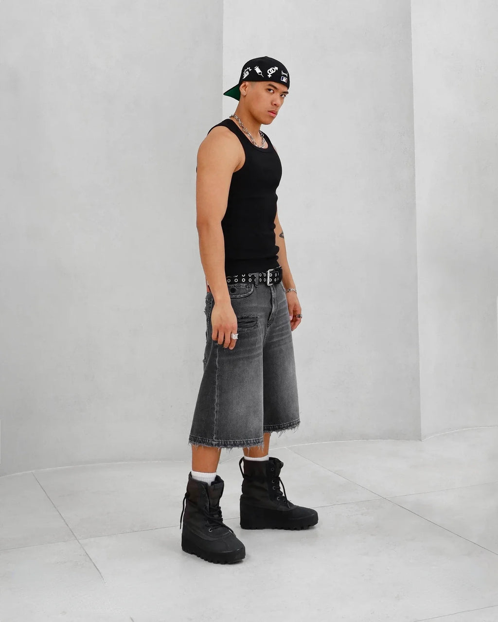 Y2k Black Punk Wash Baggy Work Shorts Men Women Summer Hip Hop Ripped Hole Denim Shorts Raw Edge Casual Jorts Streetwear