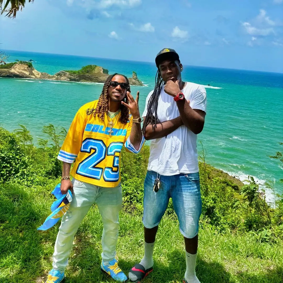 Hip Hop Men Monogrammed Jersey Yellow Character Design Pattern Vintage Couple Summer Leisure V Neck Breathable and Comfortable
